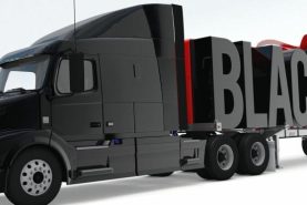 یک کامیون سیاه که علمت بلک فرایدی دارد-black fridar